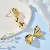 Pendientes de diseño europeo y americano transfronterizos pendientes de viento frío para personas mayores pendientes plisados estéreo de personalidad pendientes de lujo ventas directas de fábrica