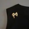 Broche de Lazo Estilo Chanel para Mujer, Diseño de Nicho con un Toque de Lujo, Accesorio de Moda de Lujo para Abrigos de Invierno