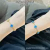 Pulseira de Aço Titânio Cor Livre Diamante Trevo de Quatro Folhas Feminina Cinco Flores Diamante Brilhante em Pulseira de Alta Qualidade Pulseira Simples Estilo Chanel