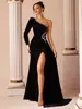 Vestido de Noche de Terciopelo Off-Shoulder de Lujo Ligero para Eventos Sociales con Pedrería, Color Sólido, Ceñido a la Cintura, Corte Sirena, Abertura y Cola, Adecuado para Fiestas Anuales y Eventos de Cena