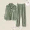 Pijama de otoño e invierno para hombre, hecho con felpa cepillada para mayor calidez y una sensación lujosa, un conjunto cómodo y elegante para estar en casa para hombres, adecuado para primavera y otoño