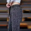 Calças Casuais Finas de Verão para Homens 2026 Novo Estilo Cinza Jacquard Calças de Corte Reto Tendência Soltas Emagrecimento Calças Esportivas
