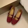 Sapatos Mary Jane Camélia em Camurça com Aumento de Altura 2026 Nova Moda Retro Versátil Sapatos Vermelhos de Bico Baixo
