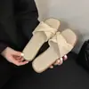 Sandalias planas retro de estilo francés con punta cuadrada para mujer, adecuadas para usar al aire libre, nuevas sandalias versátiles de verano 2026 para vacaciones para combinar con vestidos
