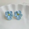 Brincos de Flor Esmaltados Azuis com Efeito Gotejado, Brincos de Pérola Florais Frescos e Doces, Brincos de Alto Padrão Estilo Férias