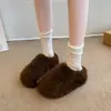 Chinelos Fofos de Solado Grosso Estilo Fada para Mulheres 2026 Outono/Inverno Novo Estilo Veludo Plus Calce Fácil Bico Fechado Chinelos de Algodão Atacado