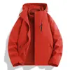 Chaqueta de montañismo versátil desmontable de dos piezas para exteriores tres en uno para hombre otoño e invierno 2026