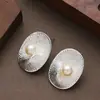 Pendientes de Perla con Textura Espiral Única para Mujer, Pendientes Metálicos Ovalados de Lujo Ligero de Alta Gama, Pendientes Versátiles para el Día a Día