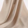 Tela Lisa de Sarga de Caballería Qu Tiansi en stock 80g Moda Ligera Transpirable Tela para Camisa Vestido