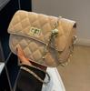Bolso de mujer 2023, nuevo, elegante y popular, pequeño, cuadrado, bandolera con cadena a juego y bordado de diamantes.