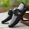 2025 Nuevos Zapatos Tipo Gorro de Verano para Hombre Zapatos Casuales de Lona Cruzados de Frontera Talla Grande Fabricante de Zapatos para Hombre Venta al por Mayor Zapatos Casuales para Hombre