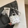 Bolso de Hombro Único de Moda Verano 2026 Cereza Moda Gran Capacidad Lindo Bolso de Mano para el Trabajo Bolso Cubo para Mujer Bolso Transfronterizo