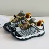 Zapatos para niños 2026 primavera y otoño zapatos casuales para exteriores para niños y niñas, zapatillas slip-on para baile callejero y correr para niños mayores