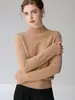 Novo suéter feminino de cashmere para outono e inverno com gola alta e mangas compridas, solto e versátil, base de lã tricotada, top de alta qualidade e quente