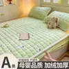 2026 Nuevo Otoño/Invierno Calidez Engrosada Clase A Leche Polar Estampado Acolchado Falda de Cama Juego de Tres Piezas para Hogar Dormitorio Polar