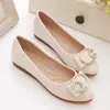Nuevos Zapatos Planos de Otoño 2026 para Madres, Antideslizantes, Casuales, Cómodos, de Suela Baja, Zapatos de Piel de Suela Suave para el Trabajo