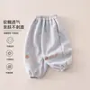 Suministro directo de fábrica de pantalones deportivos de dibujos animados de Clase A para niños y niñas, pantalones holgados de otoño, pantalones deportivos casuales suaves para niños pequeños