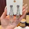 Brincos Europeus e Americanos Exagerados, Grandiosos e de Alto Padrão com um Toque Luxuoso, Apresentando Flores Brilhantes, Longos Pingentes em Forma de Gota e um Estilo Cortesão
