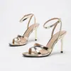 Sandálias de Salto Alto Douradas com Tiras Cruzadas e Biqueira Aberta, Sapatos de Salto Alto Femininos Modernos, Luxuosos e Elegantes, Sandálias Stiletto Sexy para Mulheres