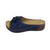 Pantuflas de mujer de talla grande para comercio exterior transfronterizo, nuevo modelo otoño 2026, tacón de cuña, puntera abierta, diseño floral, chanclas de una tira para mujer