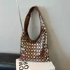 Bolsa 2025 Nova Bolsa Feminina Moda Europeia e Americana Bolsa de Ombro Design de Nicho Bolinhas Rebite Bolsa de Braço de Alta Qualidade
