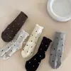 Meias Infantis para Primavera e Outono, Temporada de Volta às Aulas, Meias de Cano Médio com Bolinhas Estilo Coreano para Meninas, Absorventes de Suor e Respiráveis, Meias Resistentes à Sujeira para Estudantes
