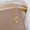 [Aço titânio] Amor Rosa Luz Luxo Elegante Lindo Colar de Diamantes Corrente de Clavícula Feminina Corrente de Aço de Titânio