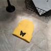 Gorro de lana de punto con diseño de mariposa para mujer, estilo coreano, ideal para celebridades de internet, cálido y de moda en color puro.