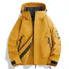 Jaqueta Vermelha Suzaku Woodpecker Feminina Primavera e Outono 2025 Nova Roupa de Montanhismo Impermeável Três em Um Jaqueta Super Bonita