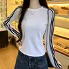 Camiseta de manga comprida para mulheres, para usar na primavera e no outono, novo estilo 2026, top de base, top para usar por baixo, ombro caído, item quente, topzinho sexy