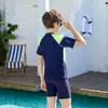 Conjunto de Traje de Baño para Niños, Dos Piezas, Protector Solar, Manga Corta, Pantalón Corto de Cinco Puntos, Corte Holgado, Talla Grande, para Niños Mayores, Venta al por Mayor de Trajes de Baño