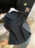 Diseño estilo coreano con mangas acampanadas, suéter de punto de otoño para mujer, adelgazante y versátil, disponible en negro y albaricoque, con etiquetas