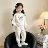 Conjunto de sudadera y pantalón de chándal para bebé y niños, nuevo estilo otoño e invierno, conjunto deportivo con lazo para niñas, conjunto casual con forro polar