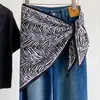 Bufanda de seda a rayas irregulares estilo europeo para mujer, novedad de primavera y verano, chal triangular para exteriores, cinturón para la cintura de jeans, pañuelo triangular