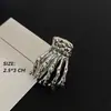 Pinza de Garra de Mano de Fantasma Gótico Plisada Tocado de Alta Gama Pinza para el Cabello Parte Posterior de la Cabeza Recogido Pinza de Tiburón de Metal Accesorios para el Cabello de Halloween