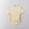 Camiseta de manga corta con cuello vertical estilo europeo y americano para mujer, verano 2023, corte entallado, dobladillo irregular, arrugado y corta.