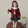 Conjunto estiloso de vestido suéter para primavera e outono para meninas, nova coleção 2026, moderno e adorável