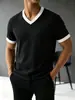 Camiseta masculina de corte justo para fitness e uso casual, com textura canelada, cor sólida e corte slim com decote V, adequada para exportação para a Europa e os EUA
