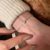 Pulsera con Colgante de Corazón de Metal de Alta Gama para Mujer, Diseño de Nicho Ins, Simple y Elegante, Joyería de Mano Versátil y de Moda para Primavera y Verano