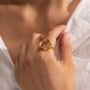 Anillo de apertura hueca irregular con textura de moda y flor de perla, con viento frío transfronterizo entre Europa y Estados Unidos