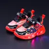 Tênis Infantil com Luzes Primavera & Outono Superman Solado Macio Coberto de Couro Tamanho Pequeno e Médio para Meninos Desenho do Homem-Aranha Sapatos Casuais Luminosos