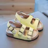 Sandálias Abertas com Recortes para Meninas 2026 Verão Nova Moda Versátil Sapatos Casuais para Crianças, Tendência Sapatos Estilo Birkenstock para Crianças Mais Velhas