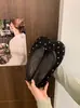 Coleção estilo coreano 2026: sapatos deslumbrantes e lindos de bolinhas com biqueira dividida para o início da primavera, confortáveis e baixos, perfeitos para mulheres