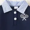 Conjunto feminino estilo britânico, nova coleção de outono: moletom com gola de camisa e saia plissada listrada, elegante e moderno