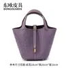 Bolsa de Couro de Avestruz Estilo Novo Transfronteiriça Cesta de Legumes Totalmente Tachada Bolsa Feminina Couro Genuíno Grande Capacidade Fashion Versátil Clássica de Mão Transversal