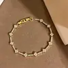 Pulseira Flor de Zircônia Super Brilhante Banhada a Ouro Real 18K, Pulseira de Luxo Leve e de Alta Qualidade, Joia de Mão Simples Exquisita e Elegante para Mulheres
