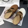 Chinelos Fechados Tecidos Estilo Coreano para Mulheres 2026 Novo Modelo Solado Plataforma Slip-On Antiderrapante Versátil Moderno Chinelos Fechados para Uso Externo