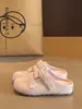 Sandálias Femininas de Verão/Primavera Estilo Birkenstock com Solado Grosso Oculto para Aumentar a Altura 2026 Novas Versáteis Retrô Fáceis de Calçar Sapatos Brancos Pequenos
