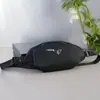 Bolso de pecho de triángulo de familia p de nylon para hombre, riñonera con caja de regalo