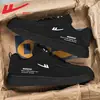 Warrior 2026 Tenis Nuevos para Hombre, Zapatos Casuales Versátiles de Otoño para Hombre, Zapatos Deportivos Ligeros con Superficie de Cuero, Color Café
